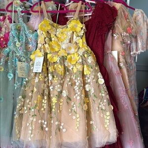 Floral Embroidered Dress with Yellow and White Flowers